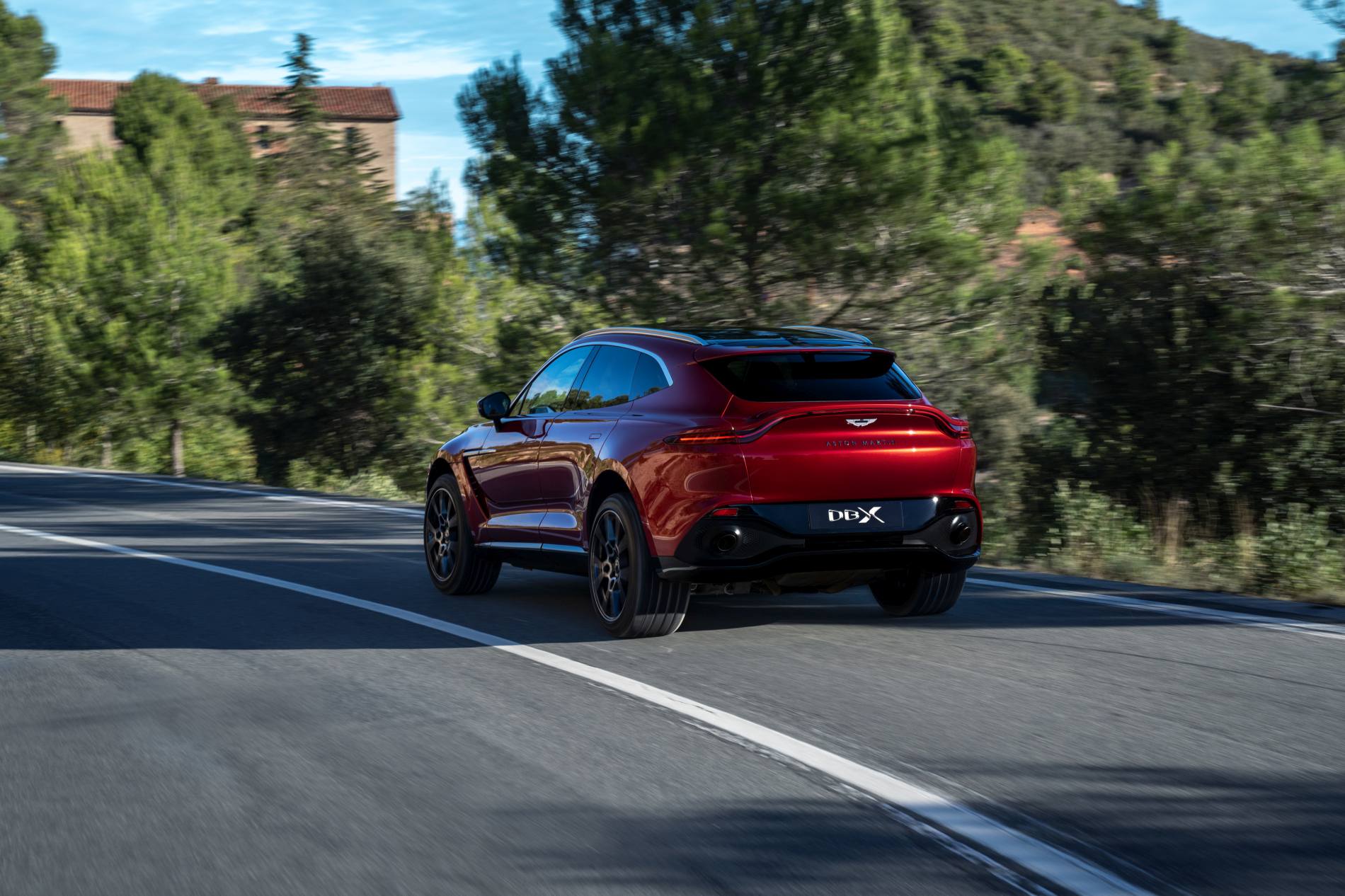 Aston Martin DBX_21