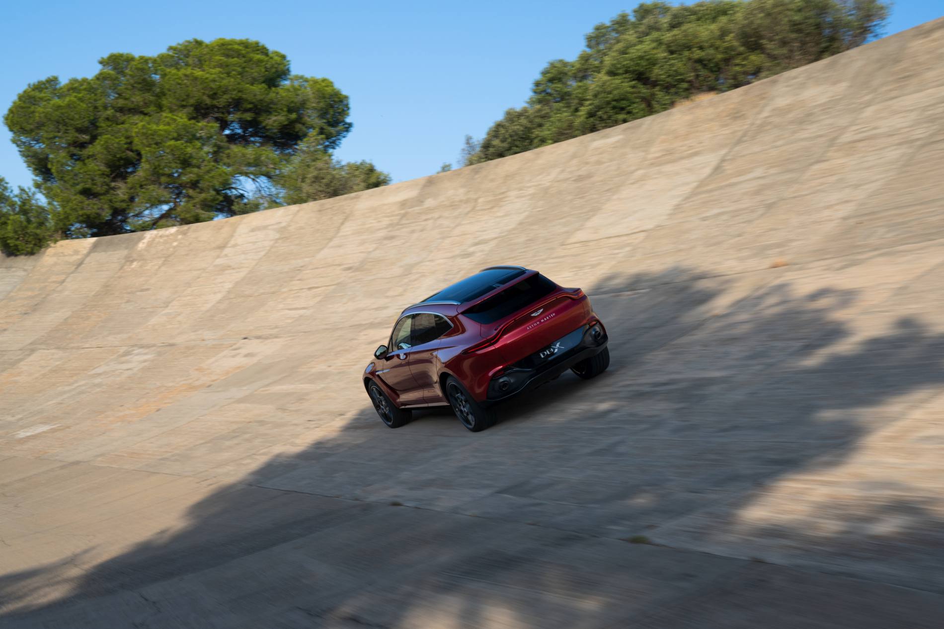 Aston Martin DBX_26