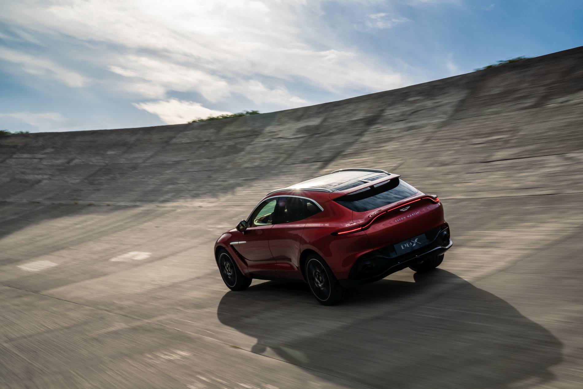 Aston Martin DBX_27