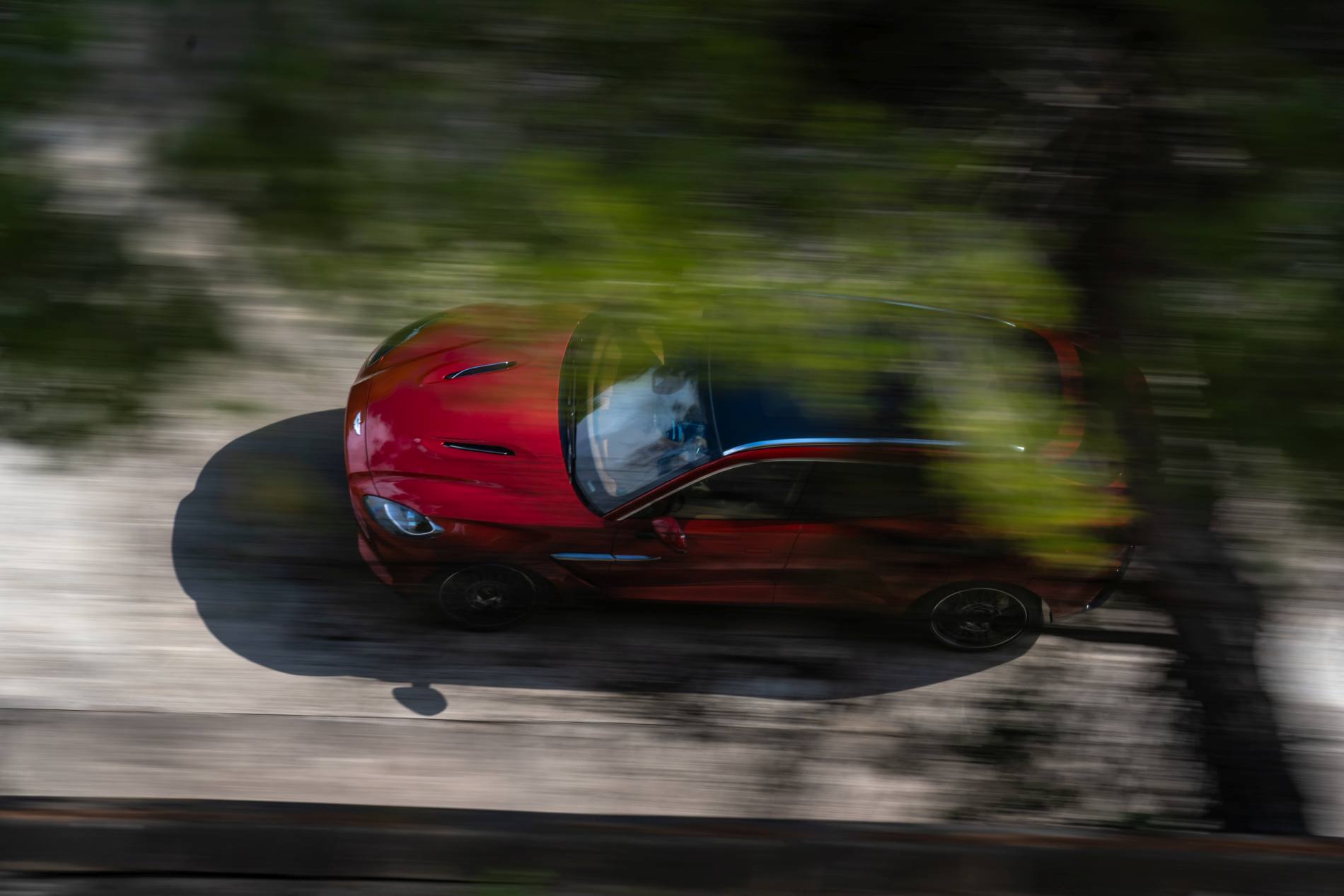 Aston Martin DBX_30