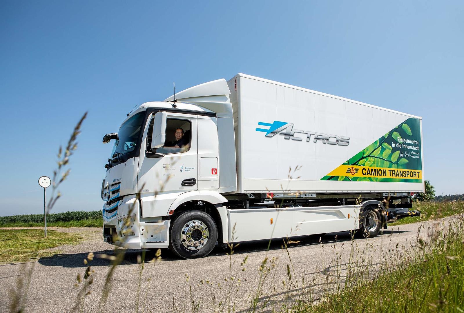 Mercedes-Benz Trucks zieht Zwischenbilanz: Elektro-Lkw eActros seit über einem Jahr erfolgreich im Kundeneinsatz

Progress report from Mercedes-Benz Trucks: eActros electric truck successfully tested by customers for over a year