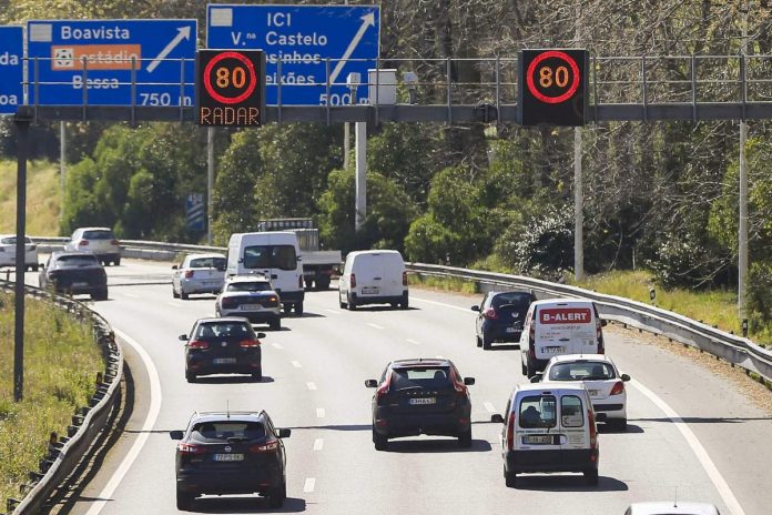 Radares-da-VCI-perto-de-Francos_Artur-Machado-Global-Imagens