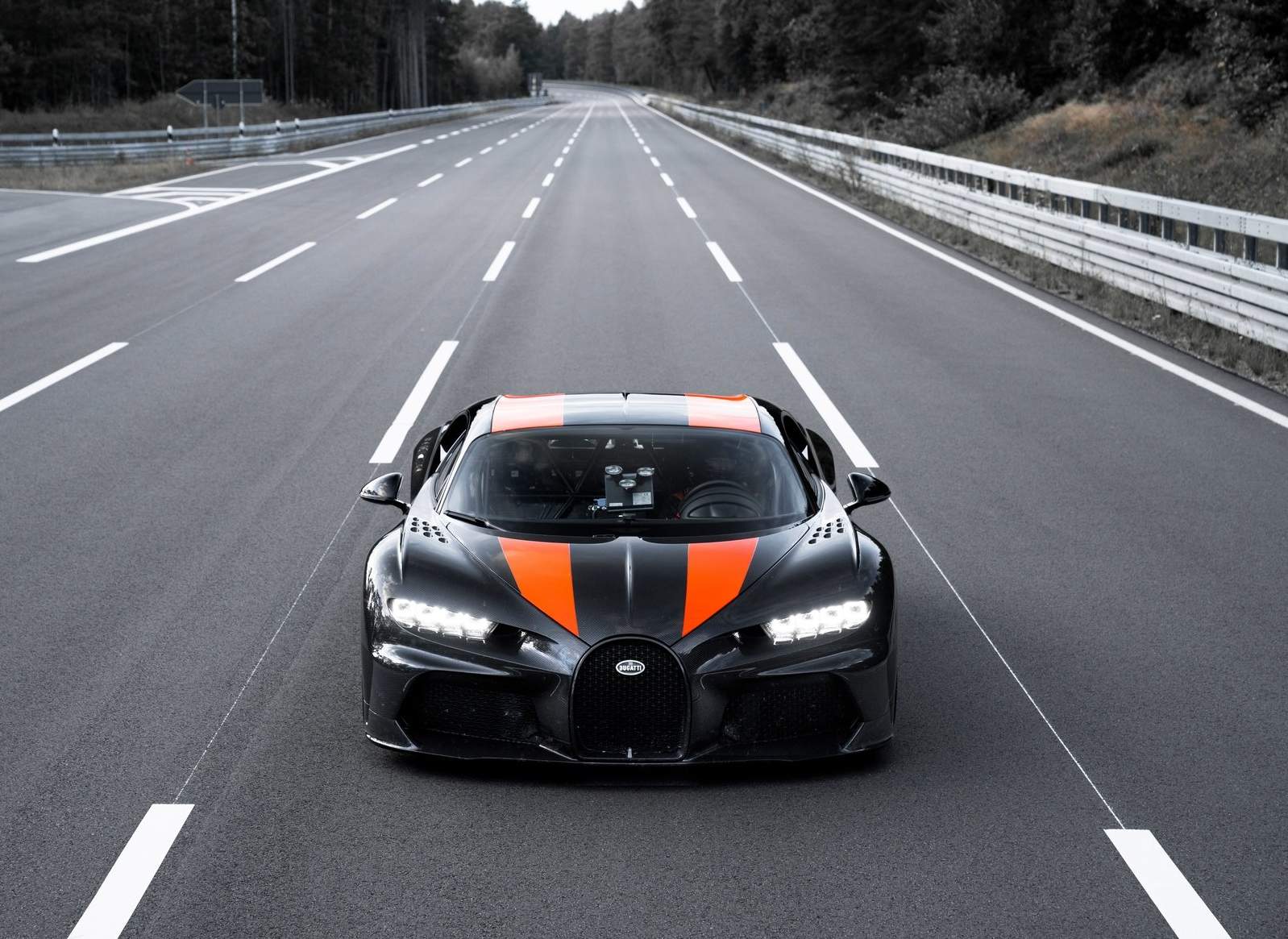 Bugatti-Chiron_Super_Sport_300-2021-1600-0b