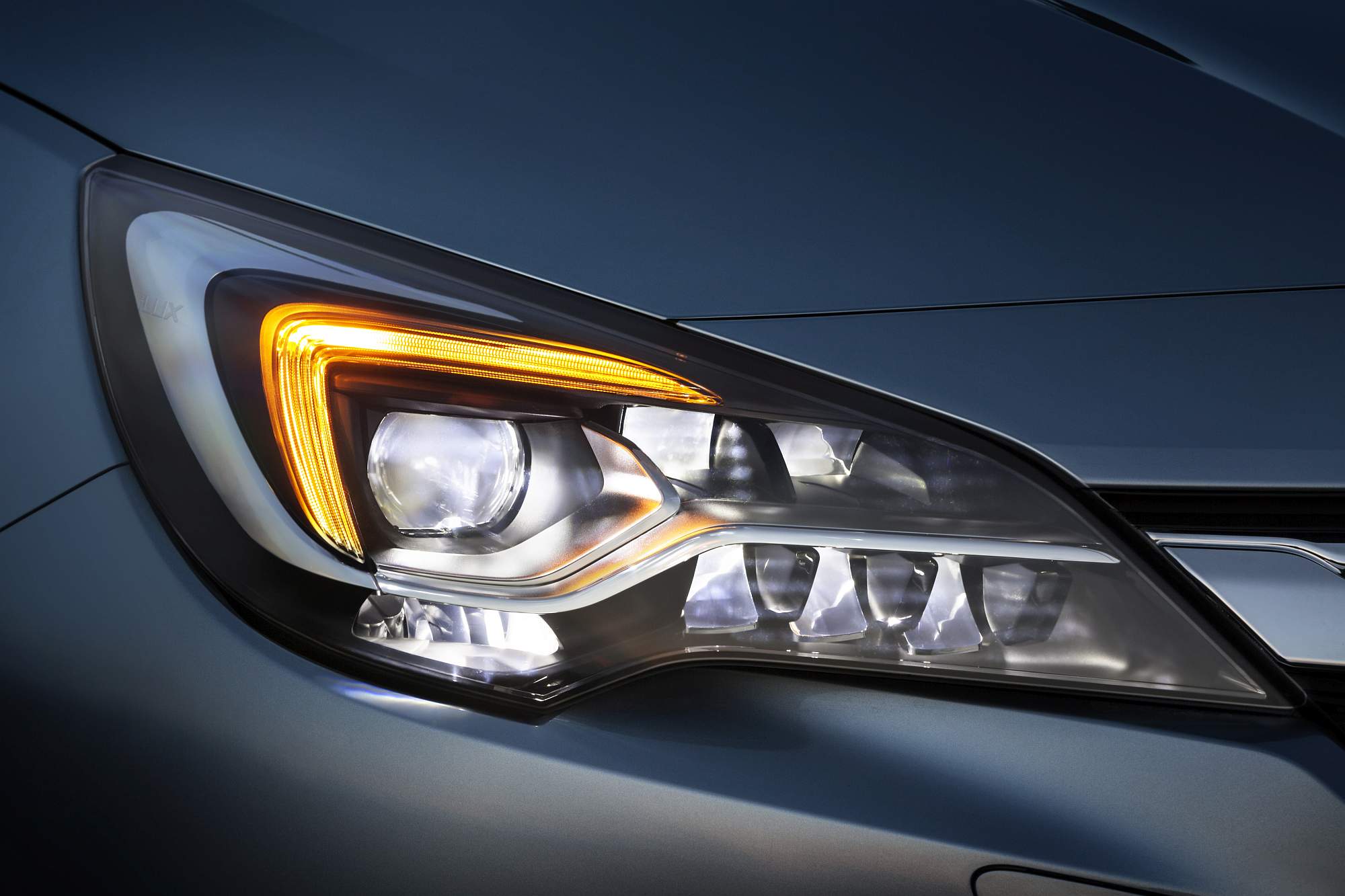 Opel-Astra-IntelliLux-LED-matrix-light-298639