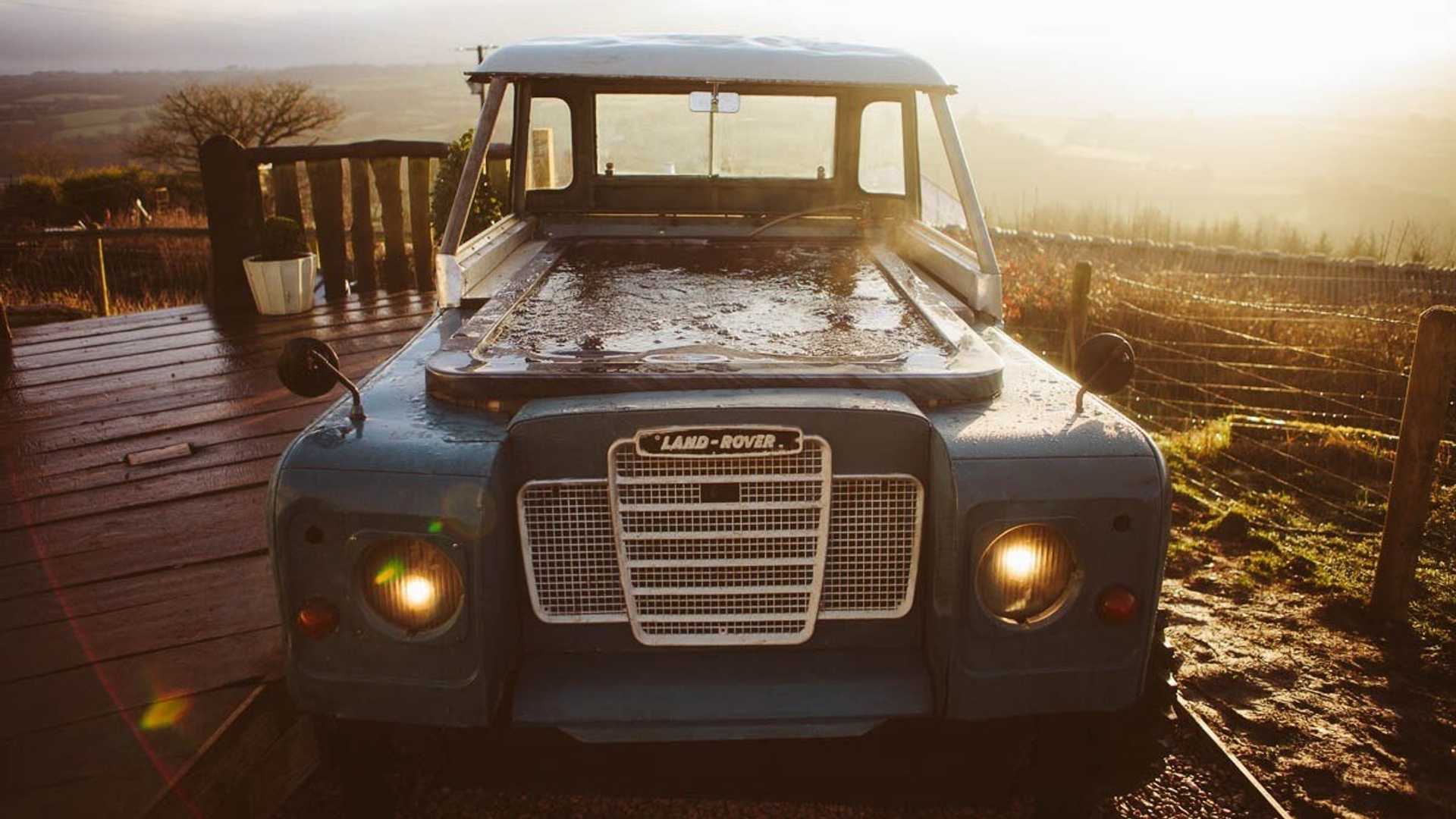 land-rover-hot-tub-bluebird-penthouse-caravan-21574696714
