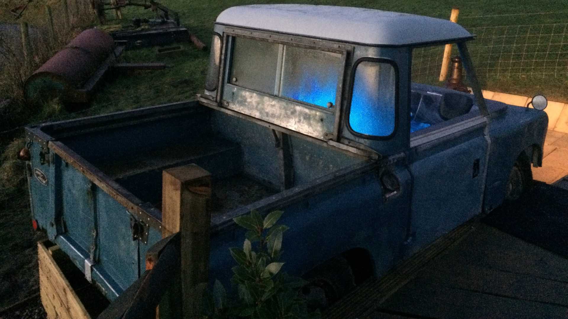 land-rover-hot-tub-bluebird-penthouse-caravan-31574696715