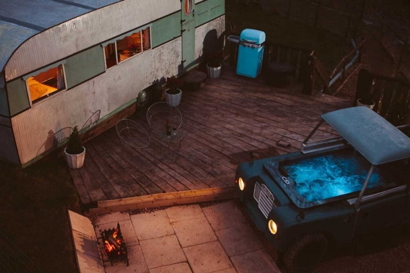 land-rover-hot-tub-bluebird-penthouse-caravan-51574696718