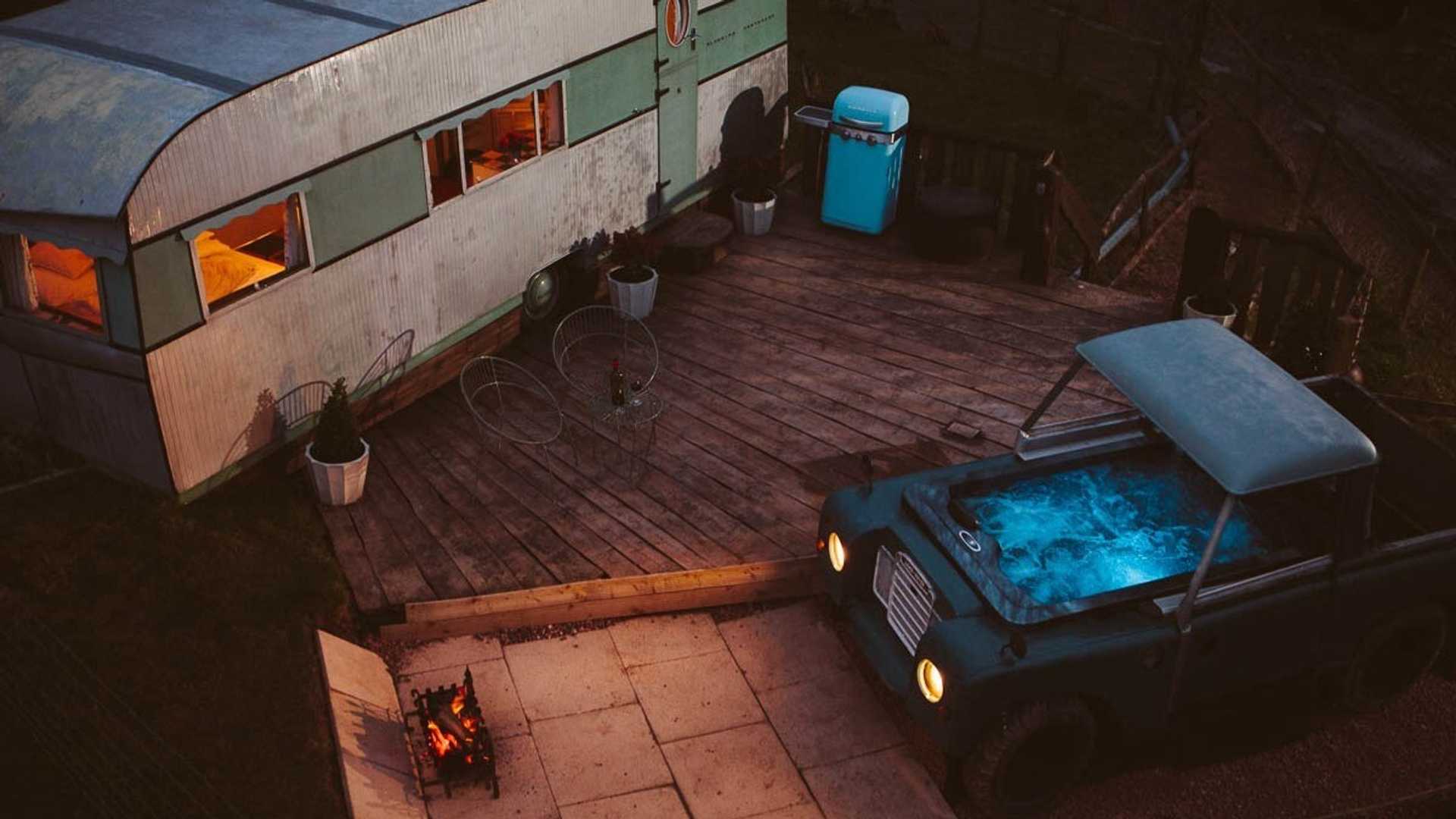 land-rover-hot-tub-bluebird-penthouse-caravan-51574696718