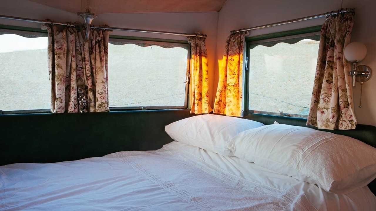 land-rover-hot-tub-bluebird-penthouse-caravan2