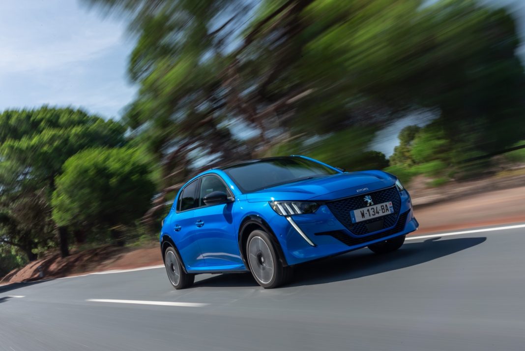 Peugeot_e208_091