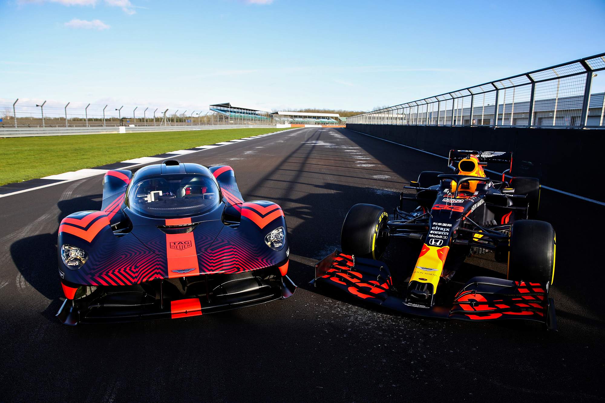 Aston Martin Valkyrie_Red Bull (2)