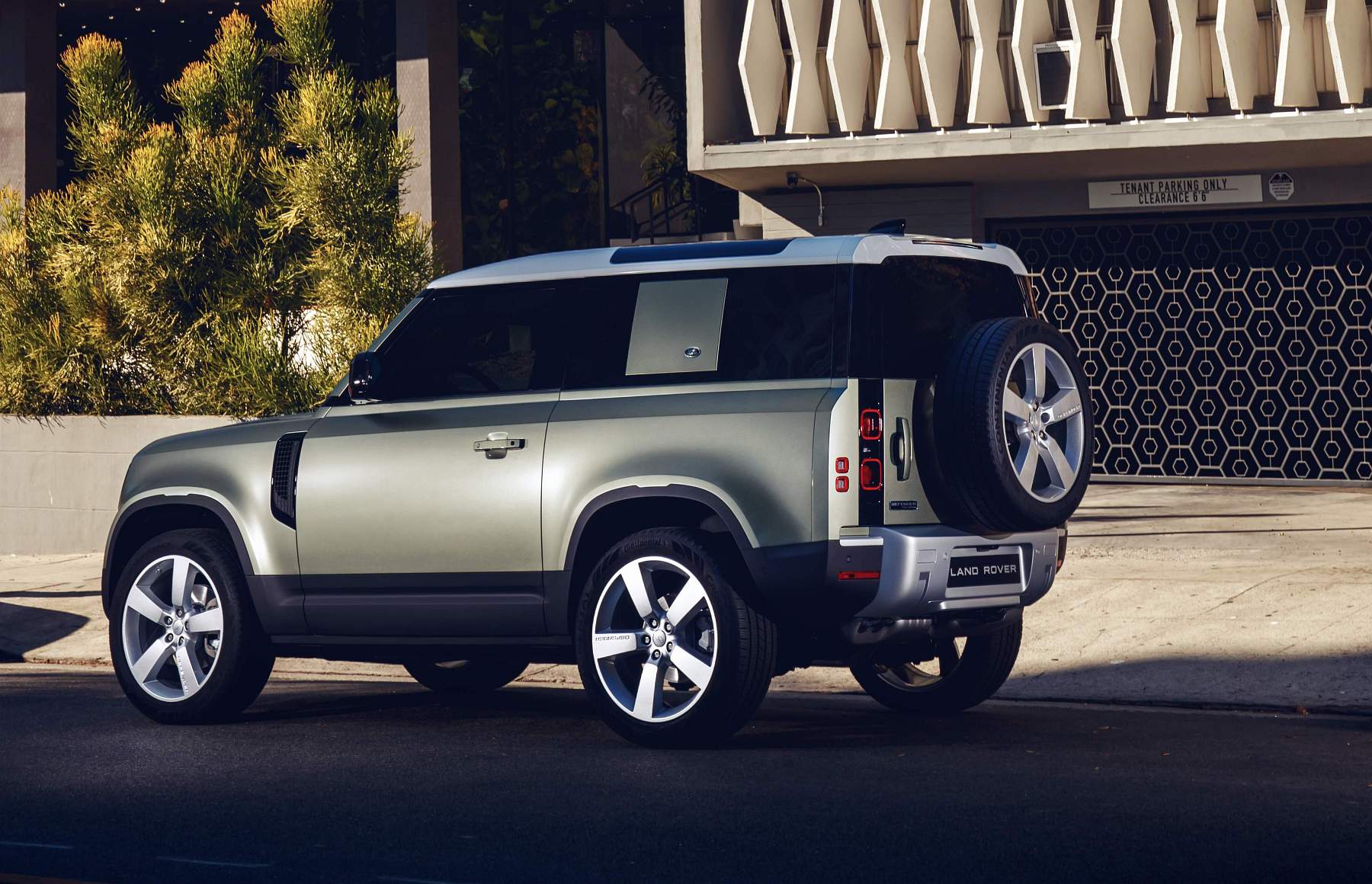 Land Rover_Defender_20MY_90_26.02 (4)
