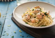 Receita rápida de esparguete com salmão e nozes