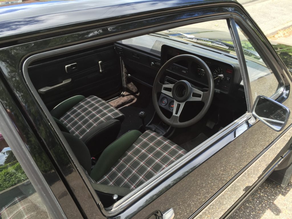 1979-Volkswagen-Golf-GTI-1.6-Mk1-Series-1-interior-3-1024×768