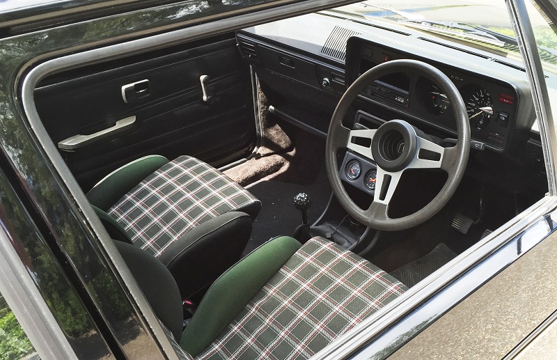 1979-Volkswagen-Golf-GTI-1.6-Mk1-Series-1-interior-3-edit