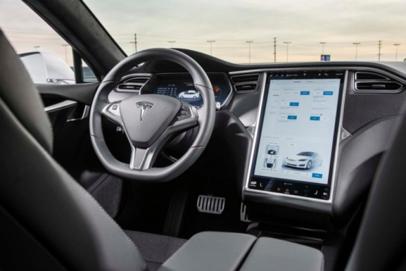 2017-Tesla-Model-S-P100D-interior-02-629×420