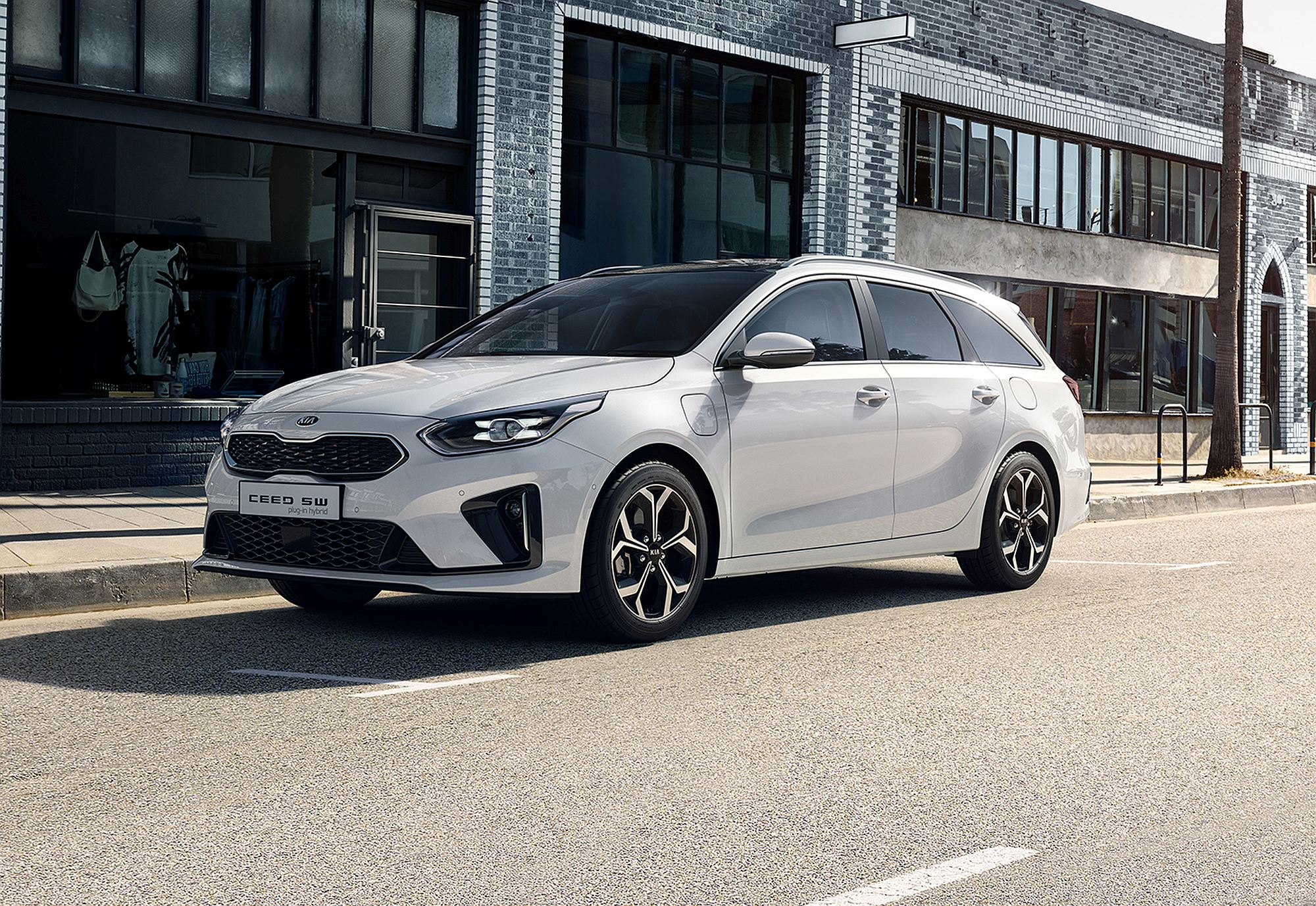 Kia Ceed Tourer PHEV 2020 (1)