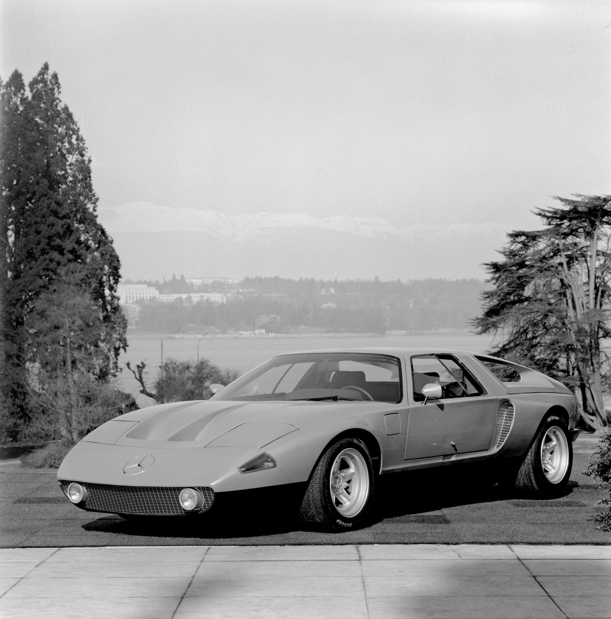 Mercedes-Benz C 111-II: Premiere vor 50 Jahren auf Genfer Automobilsalon 1970

Mercedes-Benz C 111-II: 50th anniversary of the premiere at 1970 Geneva Motor Show