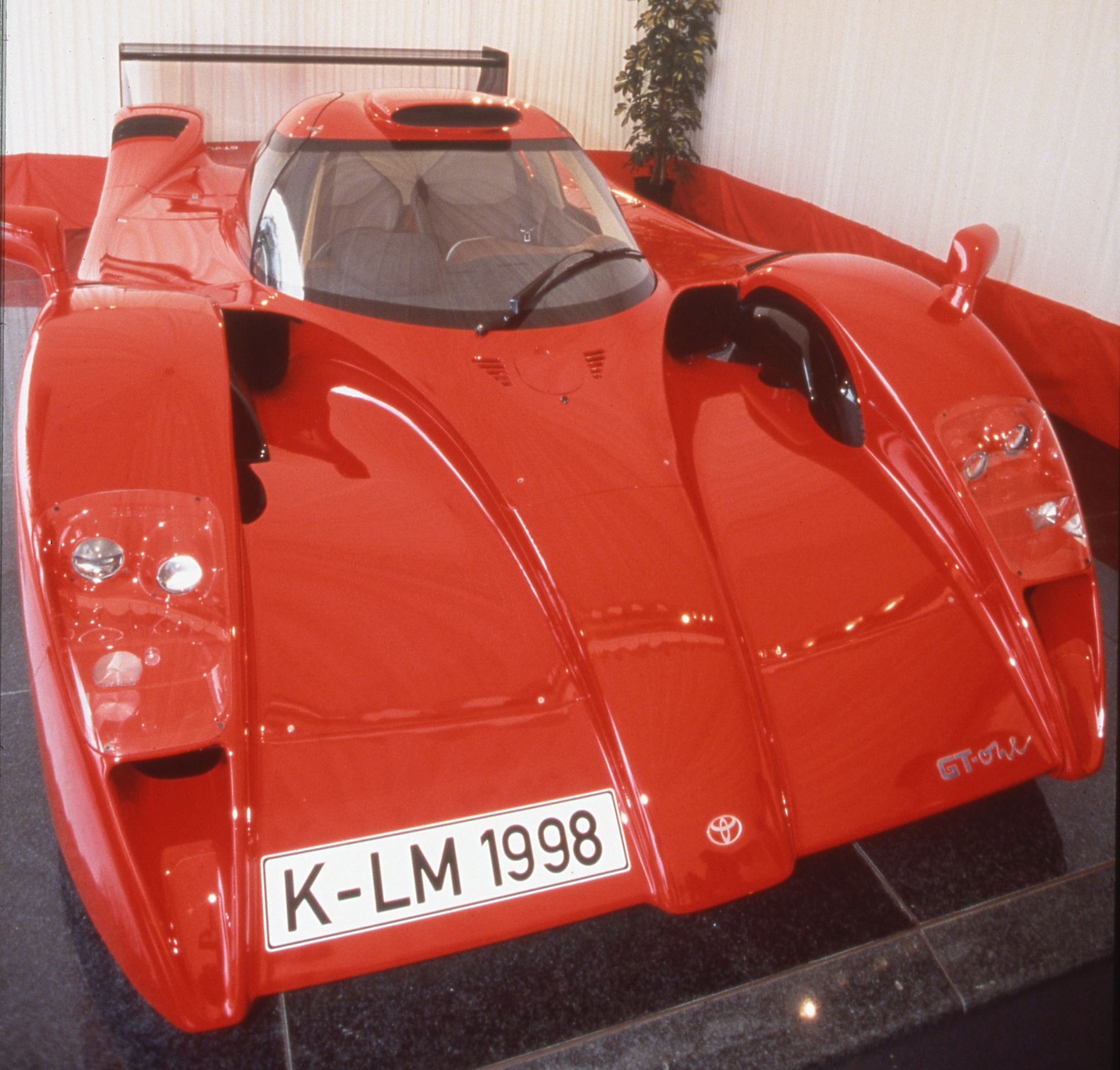 Toyota GT-One 1998 (1)