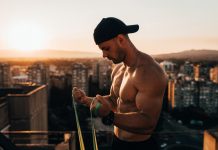 #EuTreinoEmCasa: Tem um elástico? Faça este treino de 15 minutos