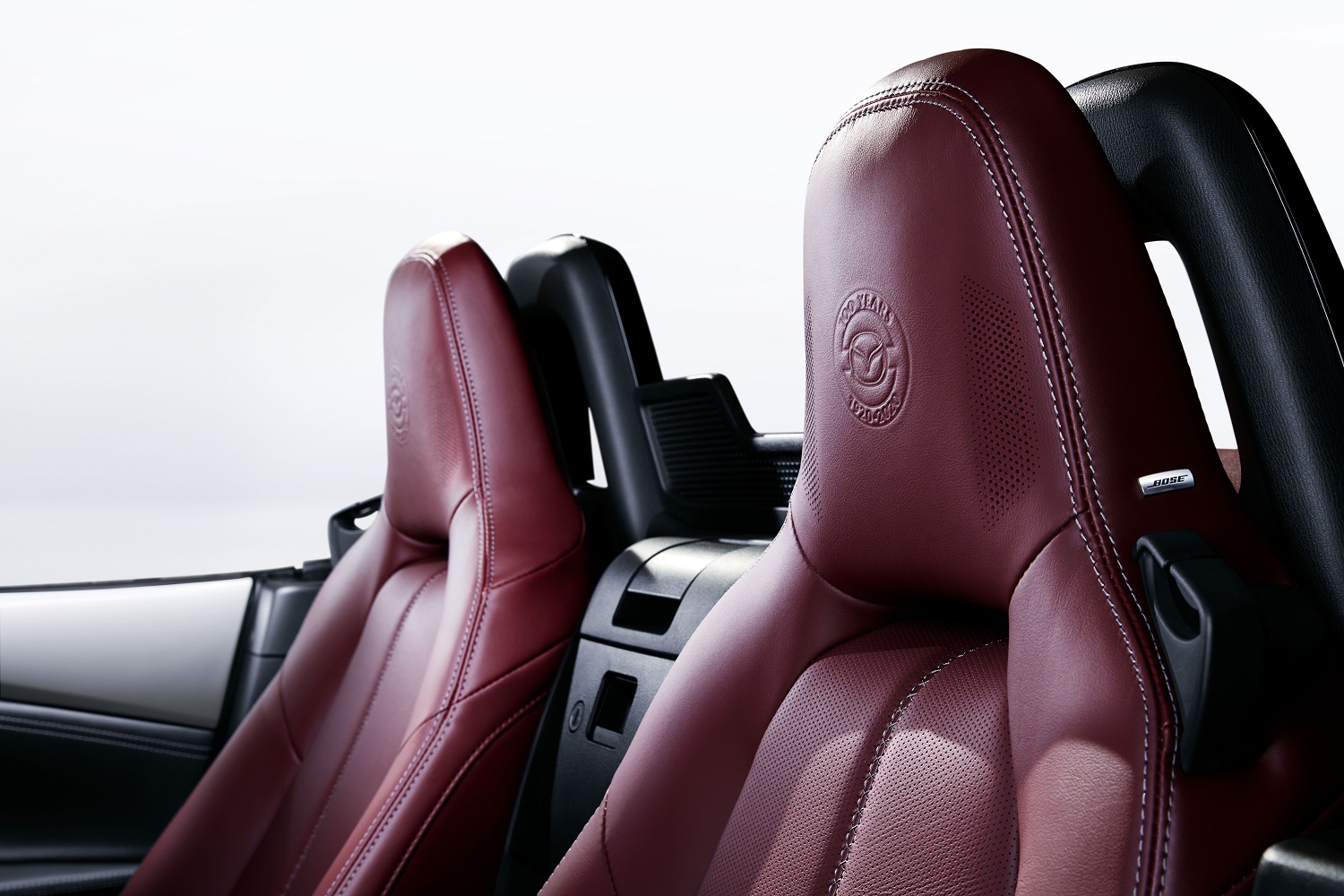 M25_Mazda_MX_5_Interior_Logo_Seats_rgb
