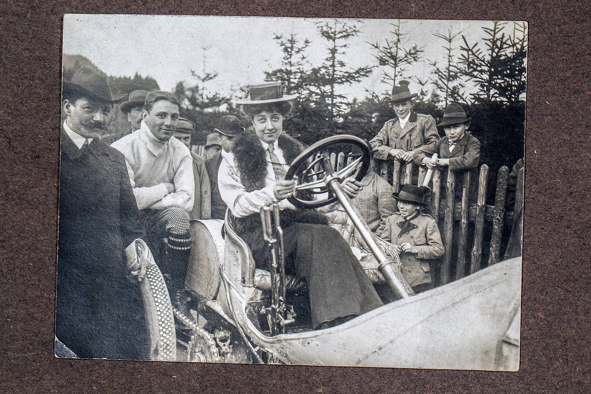 „Mercedes“: Marke mit Strahlkraft seit 120 Jahren “Mercedes”: the brand name that has shone out for over 120 years