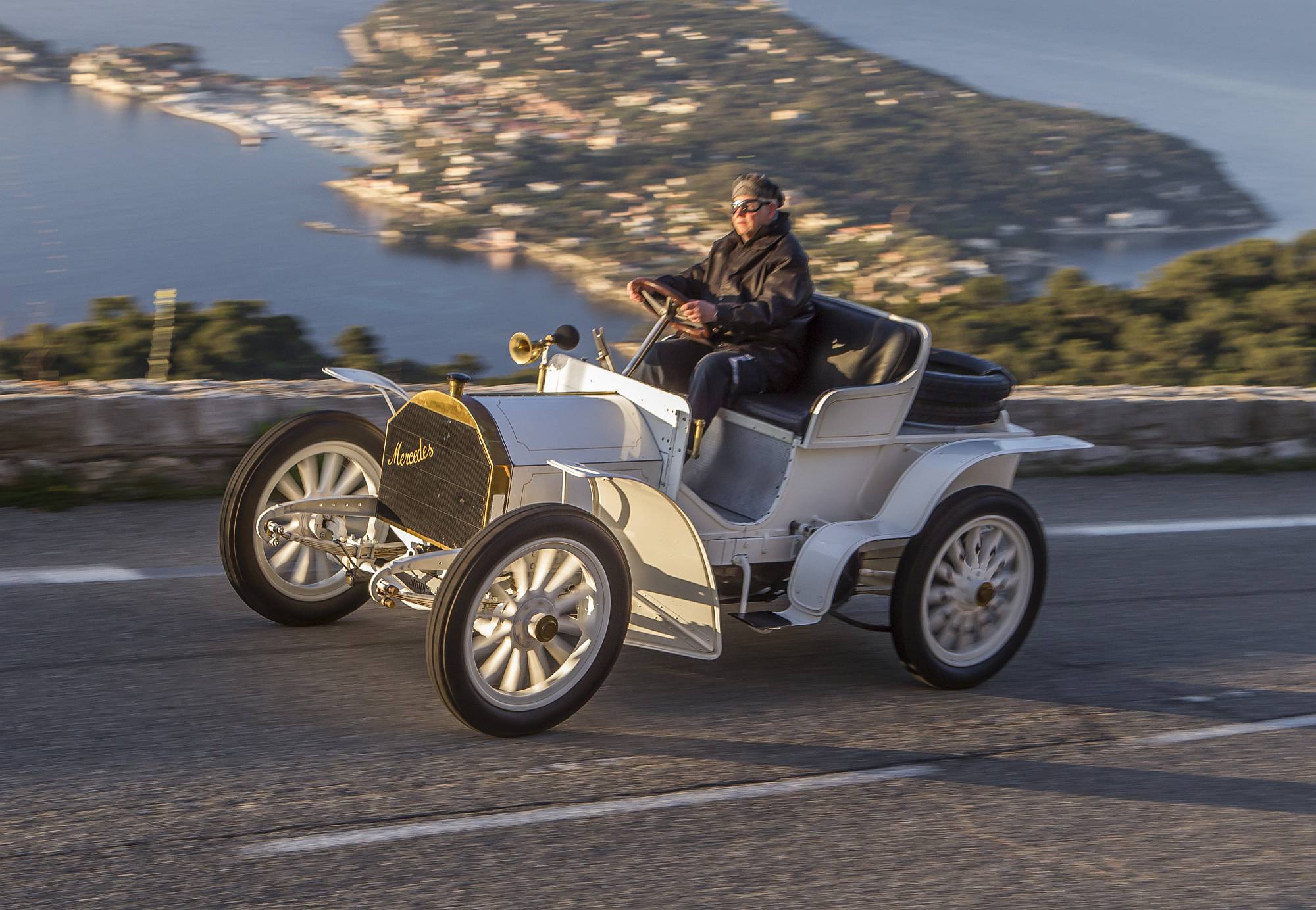 „Mercedes“: Marke mit Strahlkraft seit 120 Jahren “Mercedes”: the brand name that has shone out for over 120 years