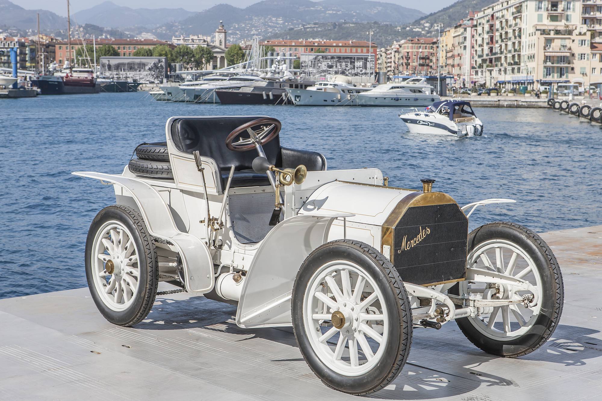 „Mercedes“: Marke mit Strahlkraft seit 120 Jahren “Mercedes”: the brand name that has shone out for over 120 years