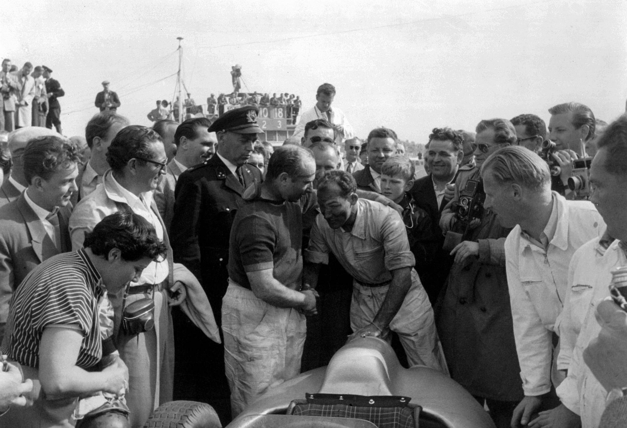 Sonderausstellung vom 7. Juli bis 2. September 2018: Silberpfeile der 1950er-Jahre im Louwman Museum

Special exhibition from 7 July to 2 September 2018: Silver Arrows of the 1950s at the Louwman Museum