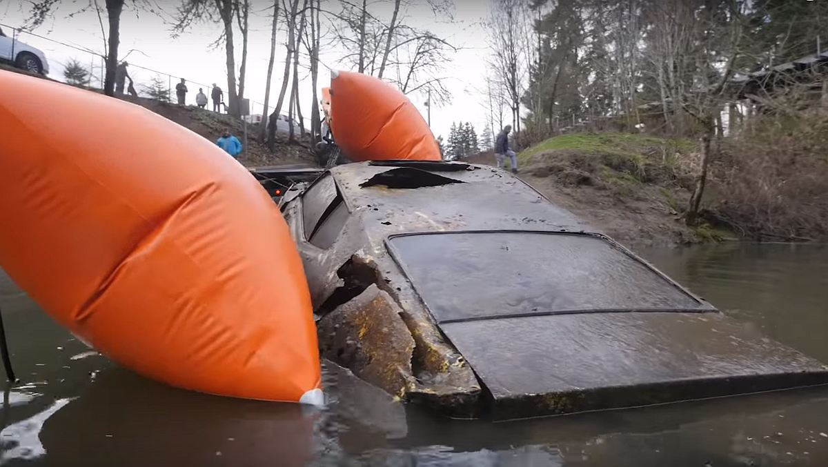 ford mustang submerso_1