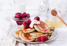 Receita de panquecas de aveia e fruta