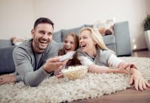 As 10 séries de comédia na Netflix para ver na quarentena