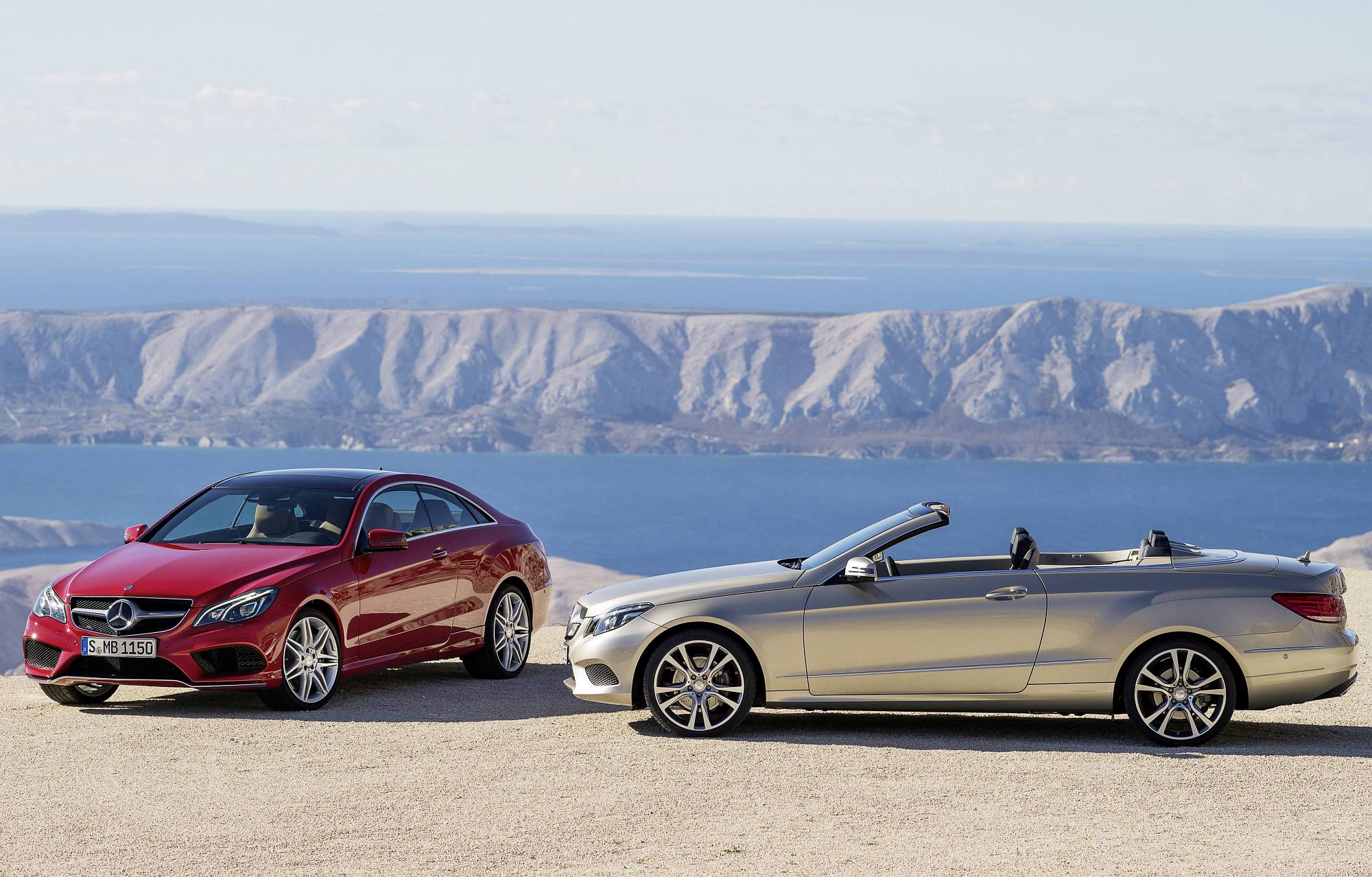 Historie der Mercedes-Benz E-Klasse Coupés und Cabriolets: sportlich-elegante Zweitürer mit großem Flair

The history of the Mercedes-Benz E-Class Coupés and Cabriolets: Sporty and elegant two-door cars with tremendous style