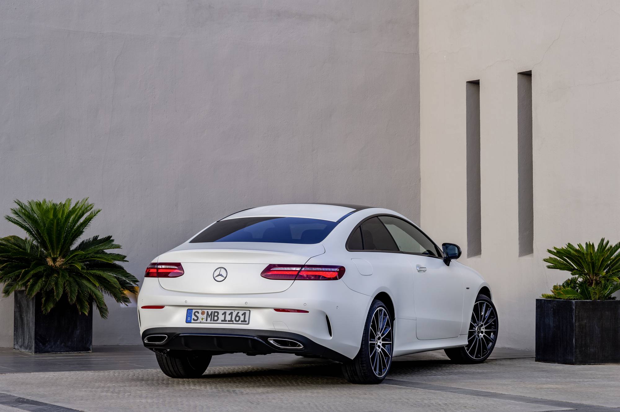 Mercedes-Benz E-Klasse Coupé

Mercedes-Benz E-Class Coupé