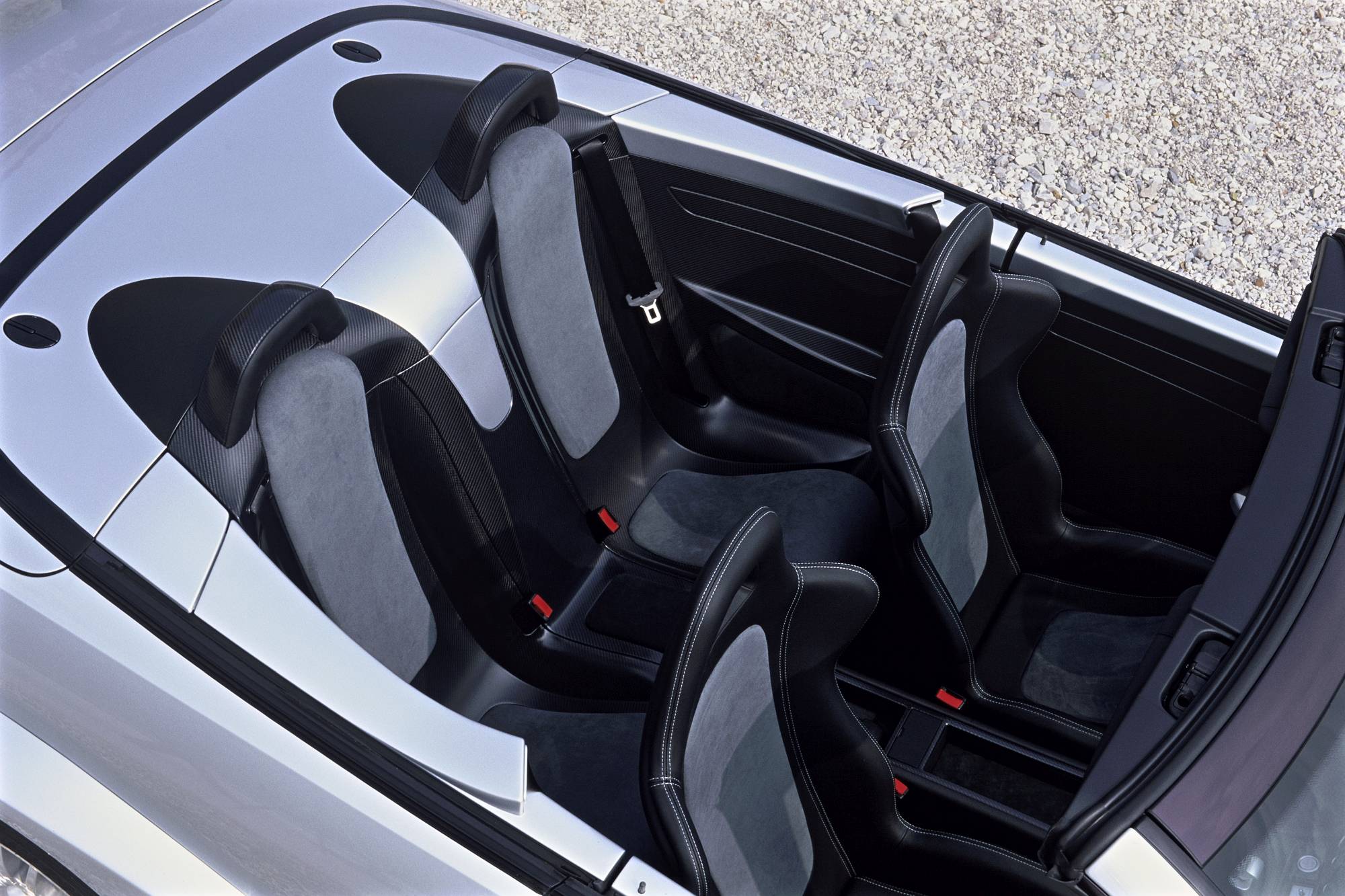 Historie der Mercedes-Benz E-Klasse Coupés und Cabriolets: sportlich-elegante Zweitürer mit großem Flair

The history of the Mercedes-Benz E-Class Coupés and Cabriolets: Sporty and elegant two-door cars with tremendous style