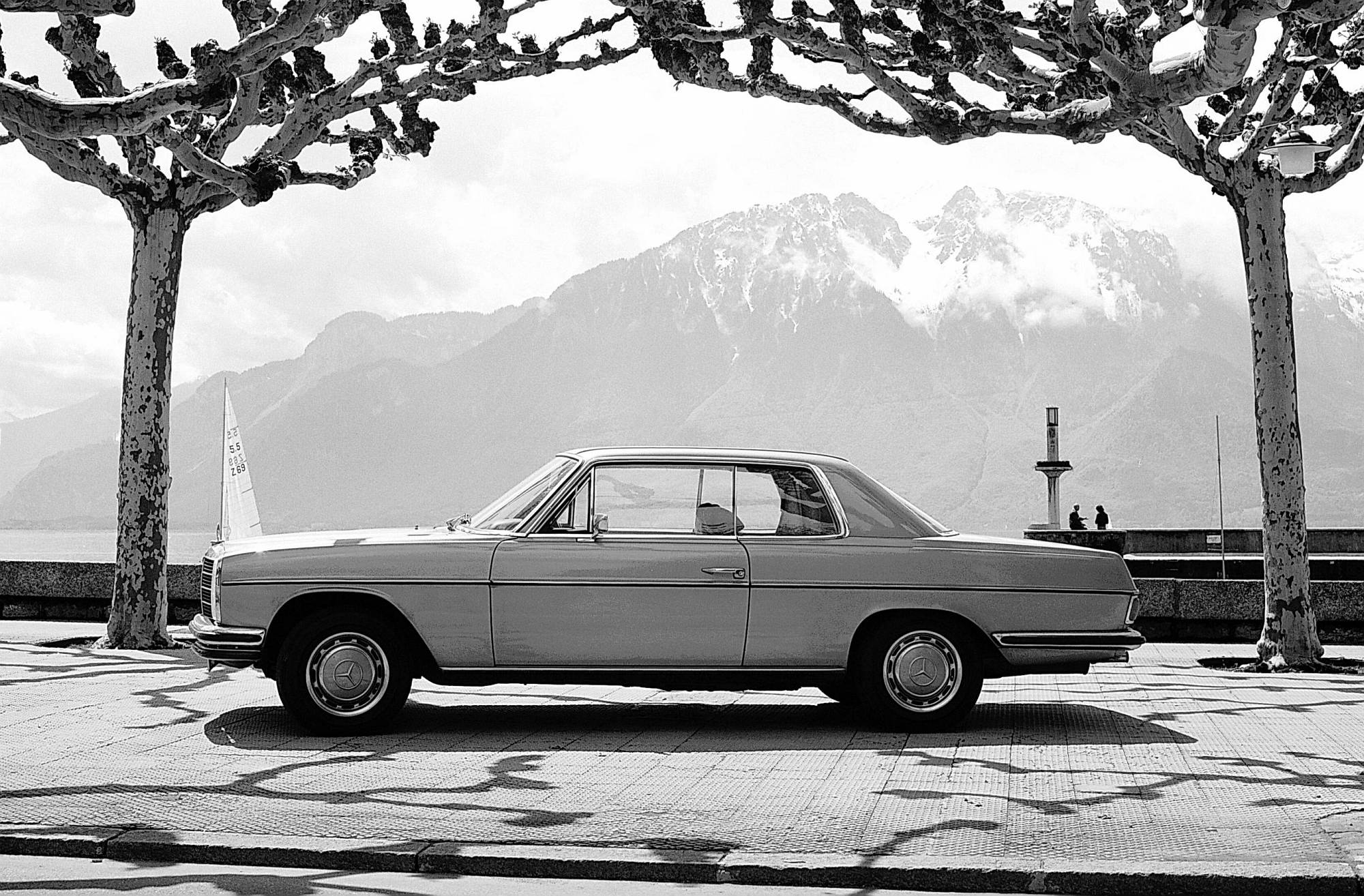 Premiere der „Strich-Acht“ Coupés 1968: Die Historie der Mercedes-Benz E-Klasse Coupés beginnt vor 50 Jahren

Premiere of the “Stroke Eight” coupés in 1968: The history of Mercedes-Benz E-Class coupés begins 50 years ago