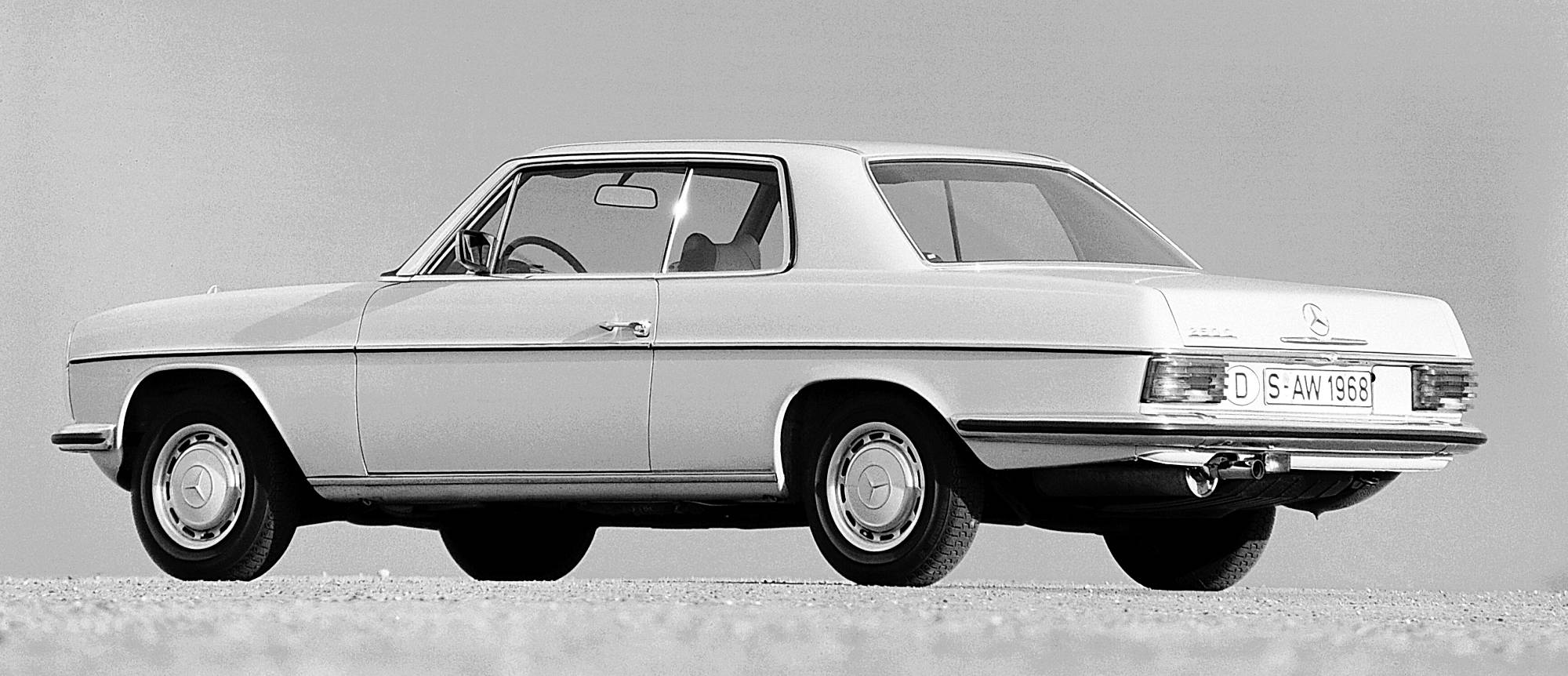 Historie der Mercedes-Benz E-Klasse Coupés und Cabriolets: sportlich-elegante Zweitürer mit großem Flair

The history of the Mercedes-Benz E-Class Coupés and Cabriolets: Sporty and elegant two-door cars with tremendous style