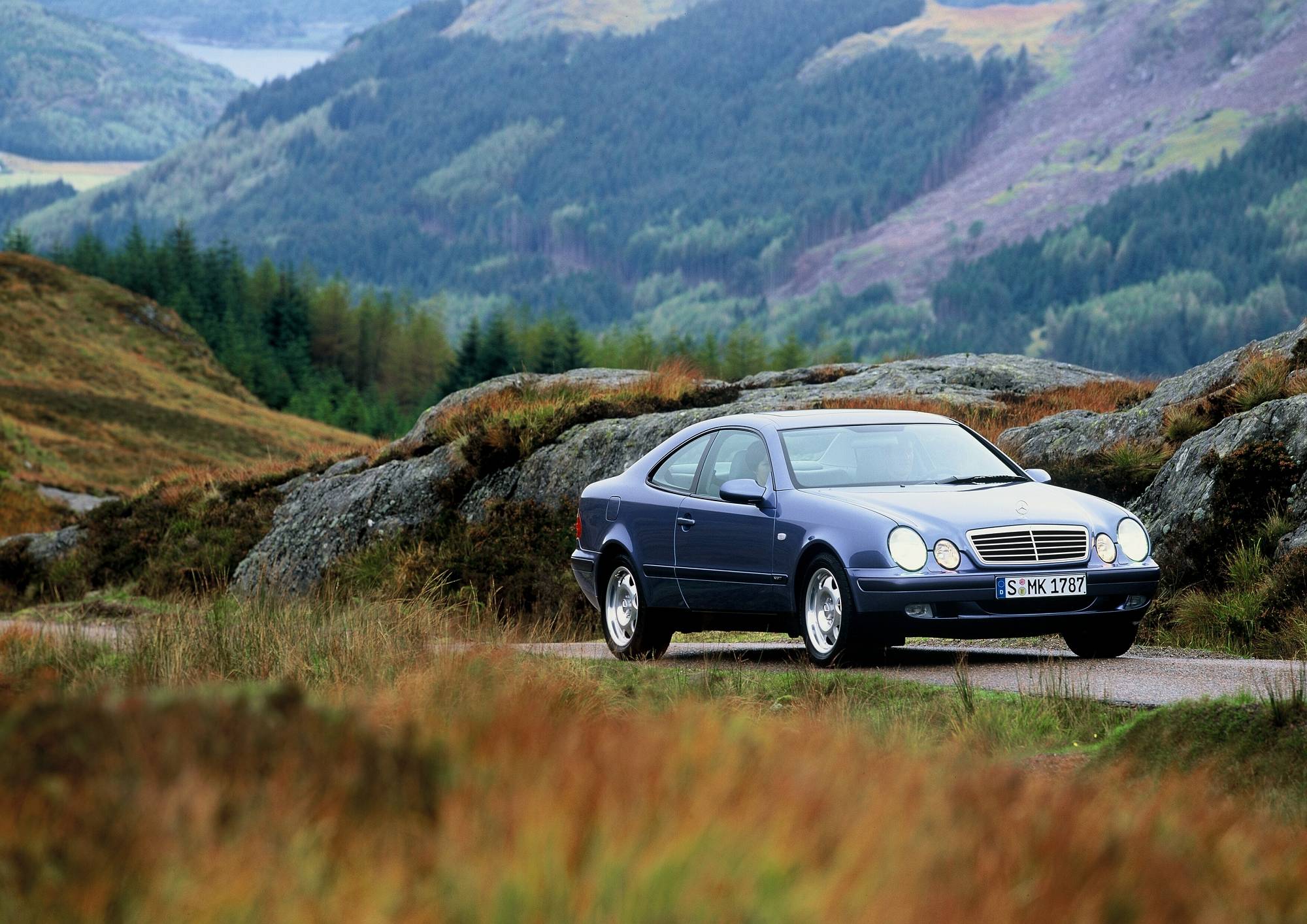 Historie der Mercedes-Benz E-Klasse Coupés und Cabriolets: sportlich-elegante Zweitürer mit großem Flair

The history of the Mercedes-Benz E-Class Coupés and Cabriolets: Sporty and elegant two-door cars with tremendous style
