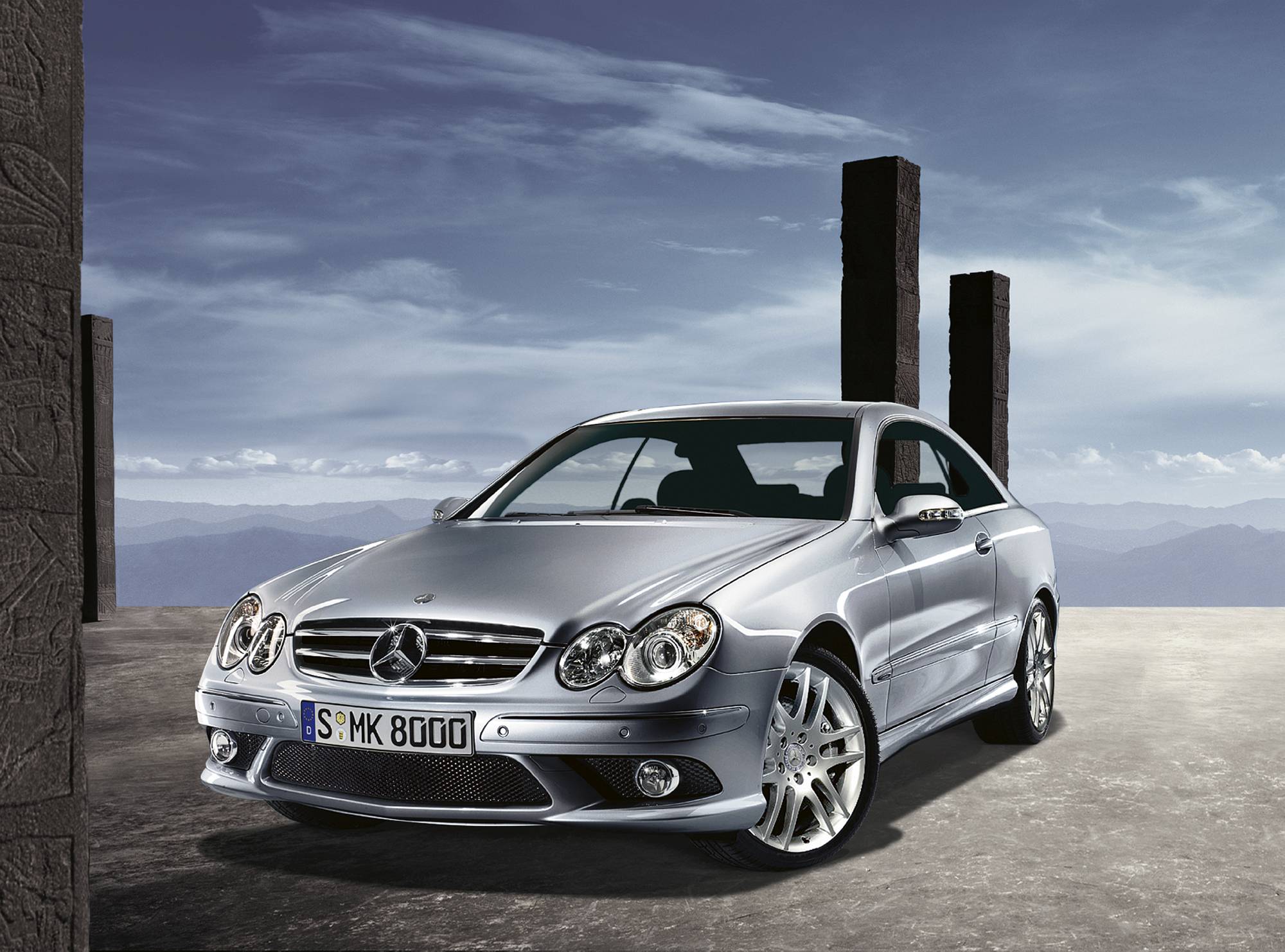 Historie der Mercedes-Benz E-Klasse Coupés und Cabriolets: sportlich-elegante Zweitürer mit großem Flair

The history of the Mercedes-Benz E-Class Coupés and Cabriolets: Sporty and elegant two-door cars with tremendous style