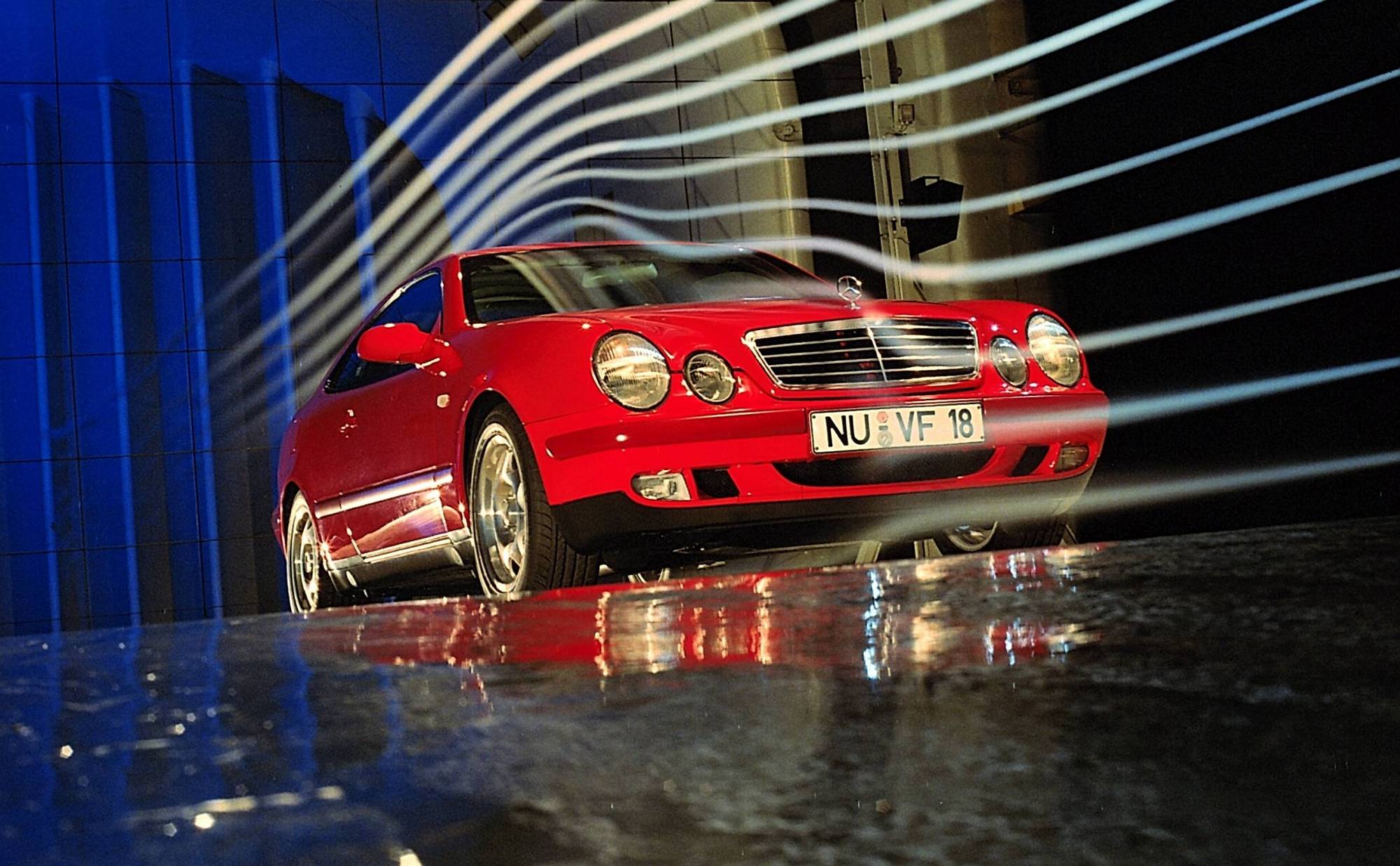 Historie der Mercedes-Benz E-Klasse Coupés und Cabriolets: sportlich-elegante Zweitürer mit großem Flair

The history of the Mercedes-Benz E-Class Coupés and Cabriolets: Sporty and elegant two-door cars with tremendous style
