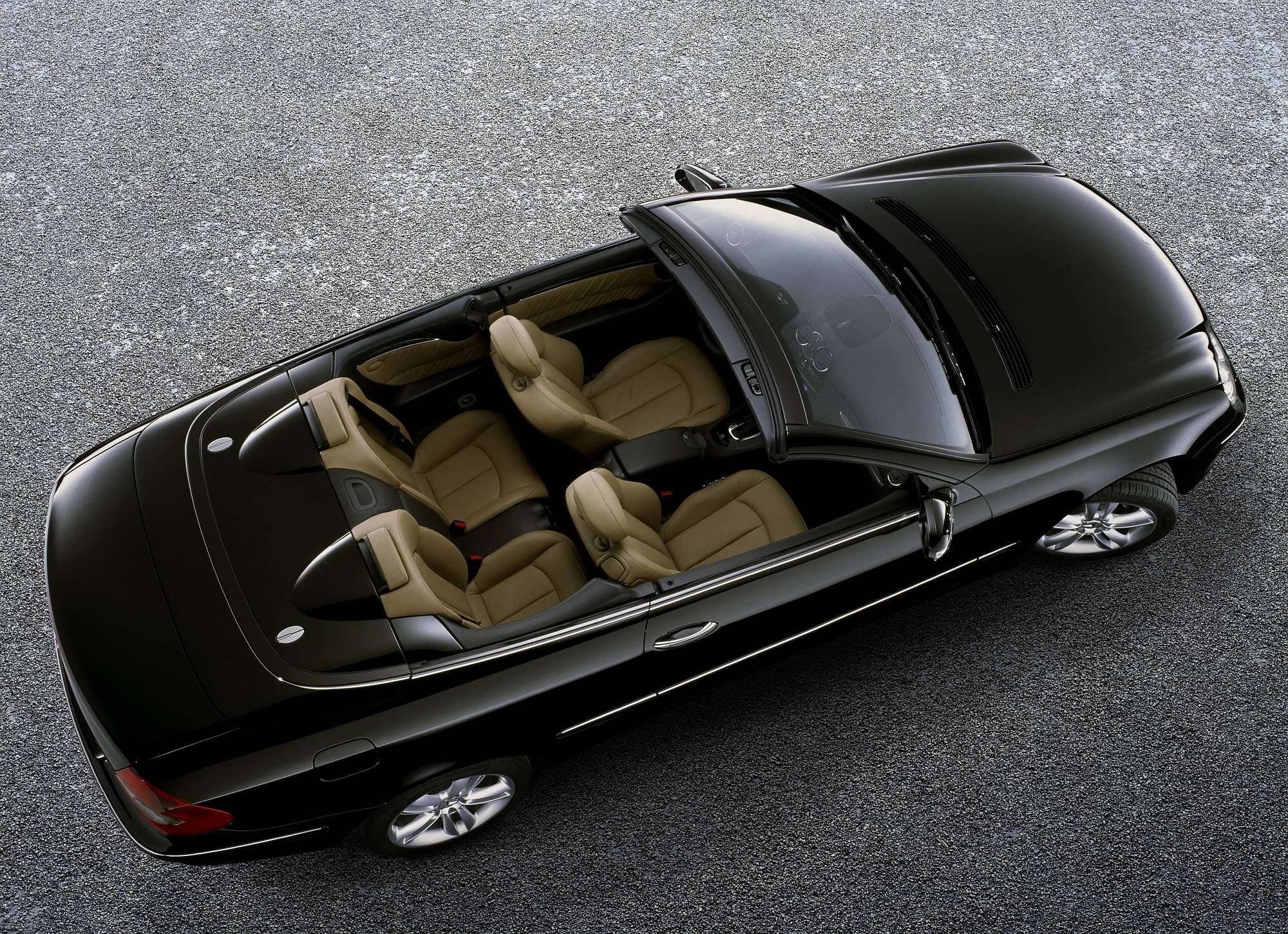 Historie der Mercedes-Benz E-Klasse Coupés und Cabriolets: sportlich-elegante Zweitürer mit großem Flair

The history of the Mercedes-Benz E-Class Coupés and Cabriolets: Sporty and elegant two-door cars with tremendous style