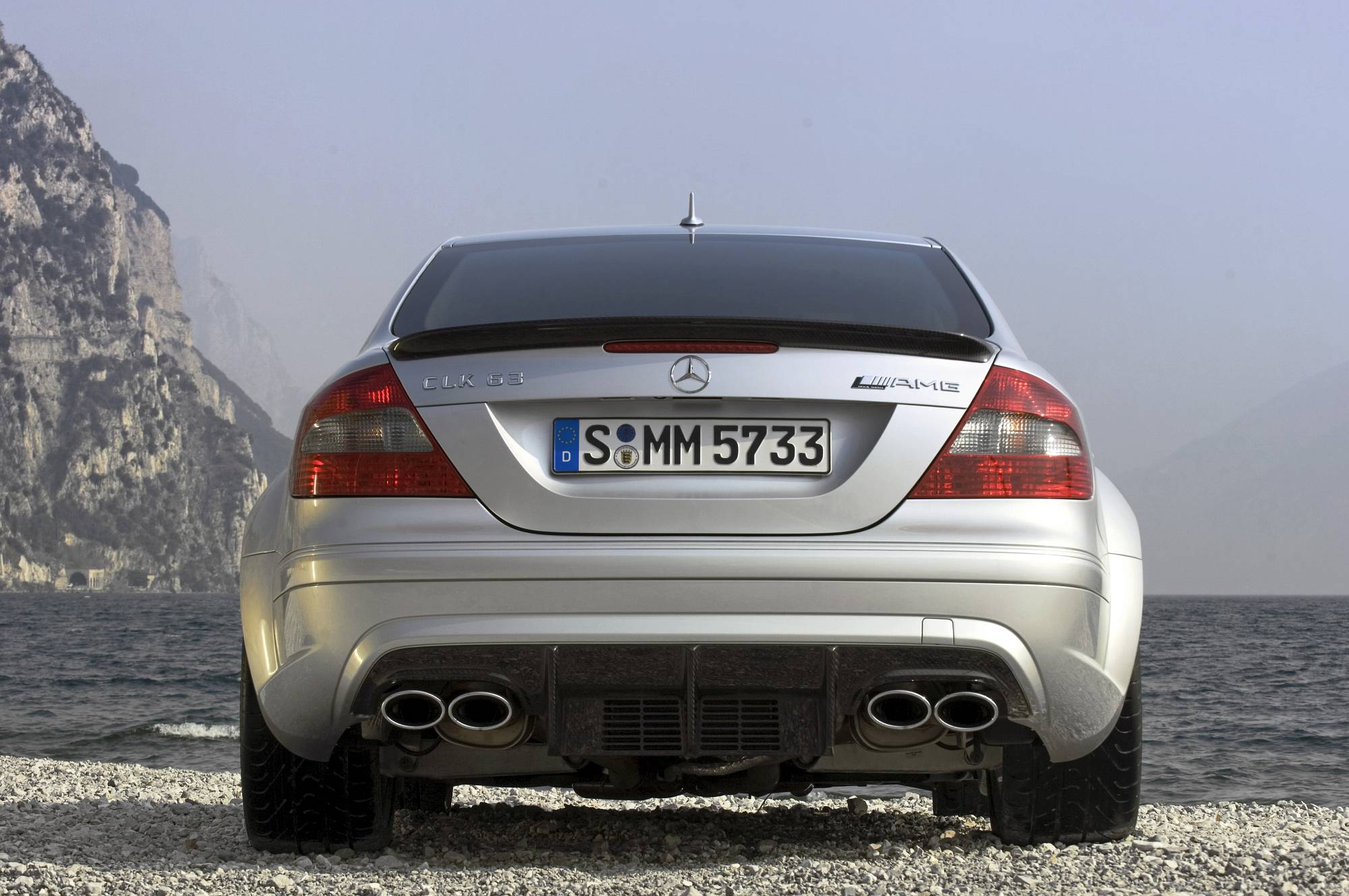 Historie der Mercedes-Benz E-Klasse Coupés und Cabriolets: sportlich-elegante Zweitürer mit großem Flair

The history of the Mercedes-Benz E-Class Coupés and Cabriolets: Sporty and elegant two-door cars with tremendous style