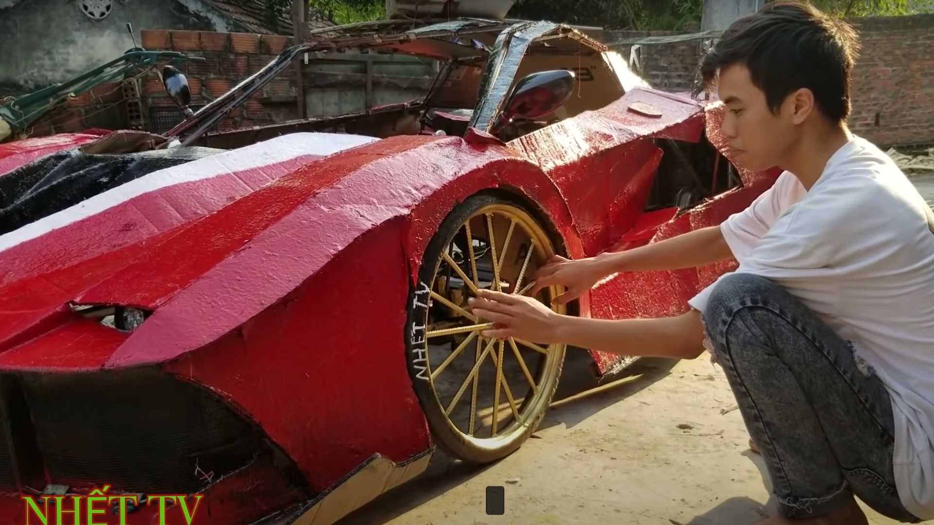 drivable-cardboard-supercars-from-vietnam (1)