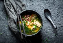 Tudo sobre miso e duas receitas irresistíveis