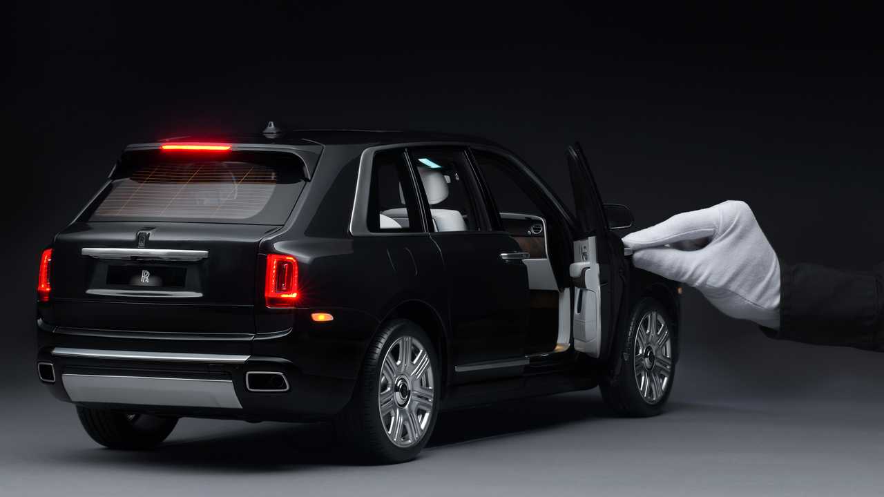 rolls-royce-cullinan1-8-scale-model2