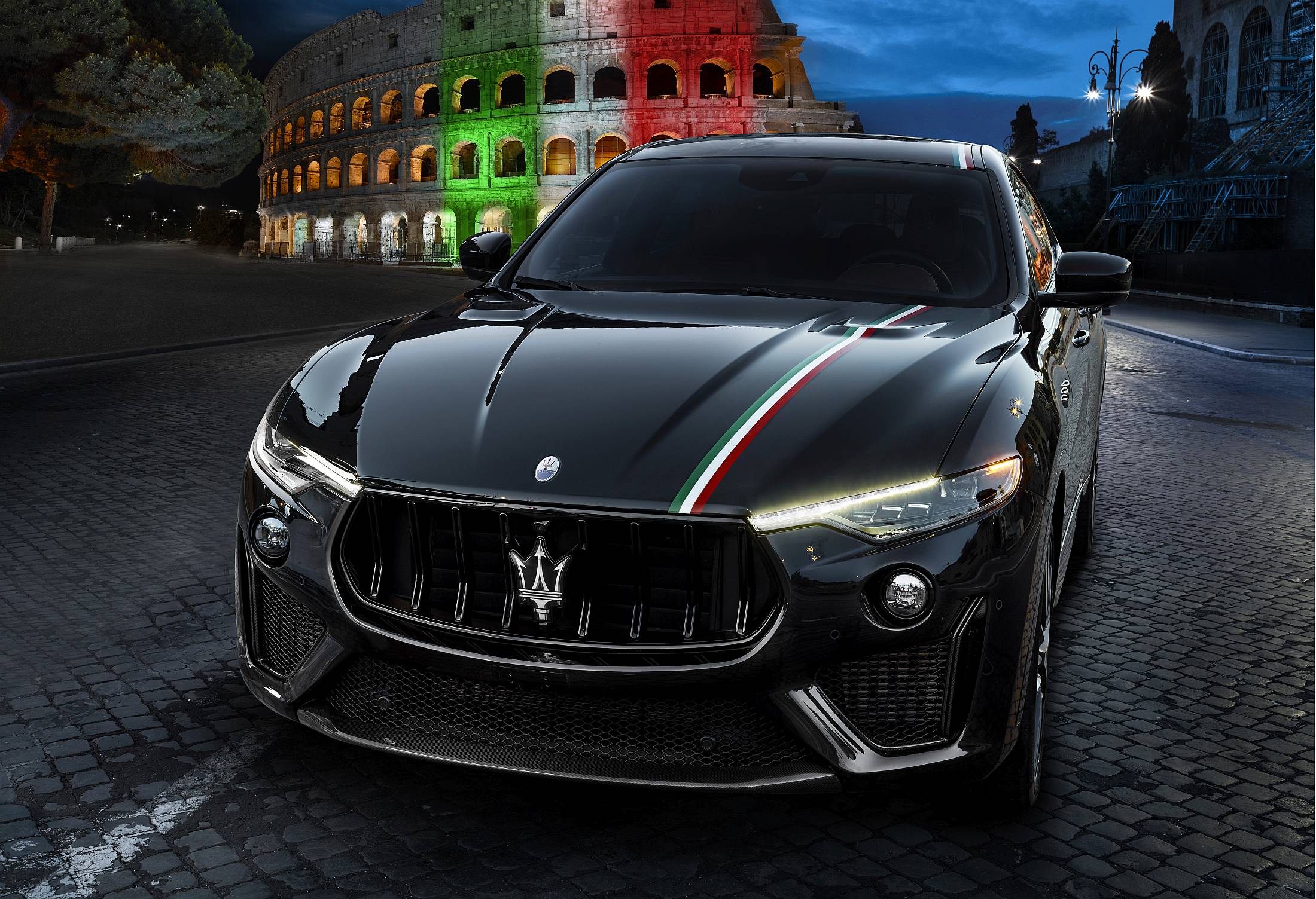 01_Maserati_Levante_Trofeo_Livery_Italy_@_Rome