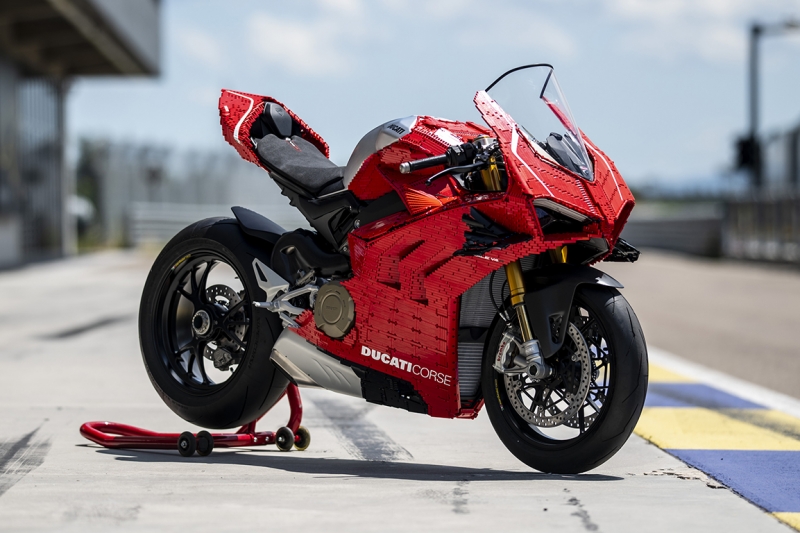 Ducati V4 R em Lego à escala 11 (1)