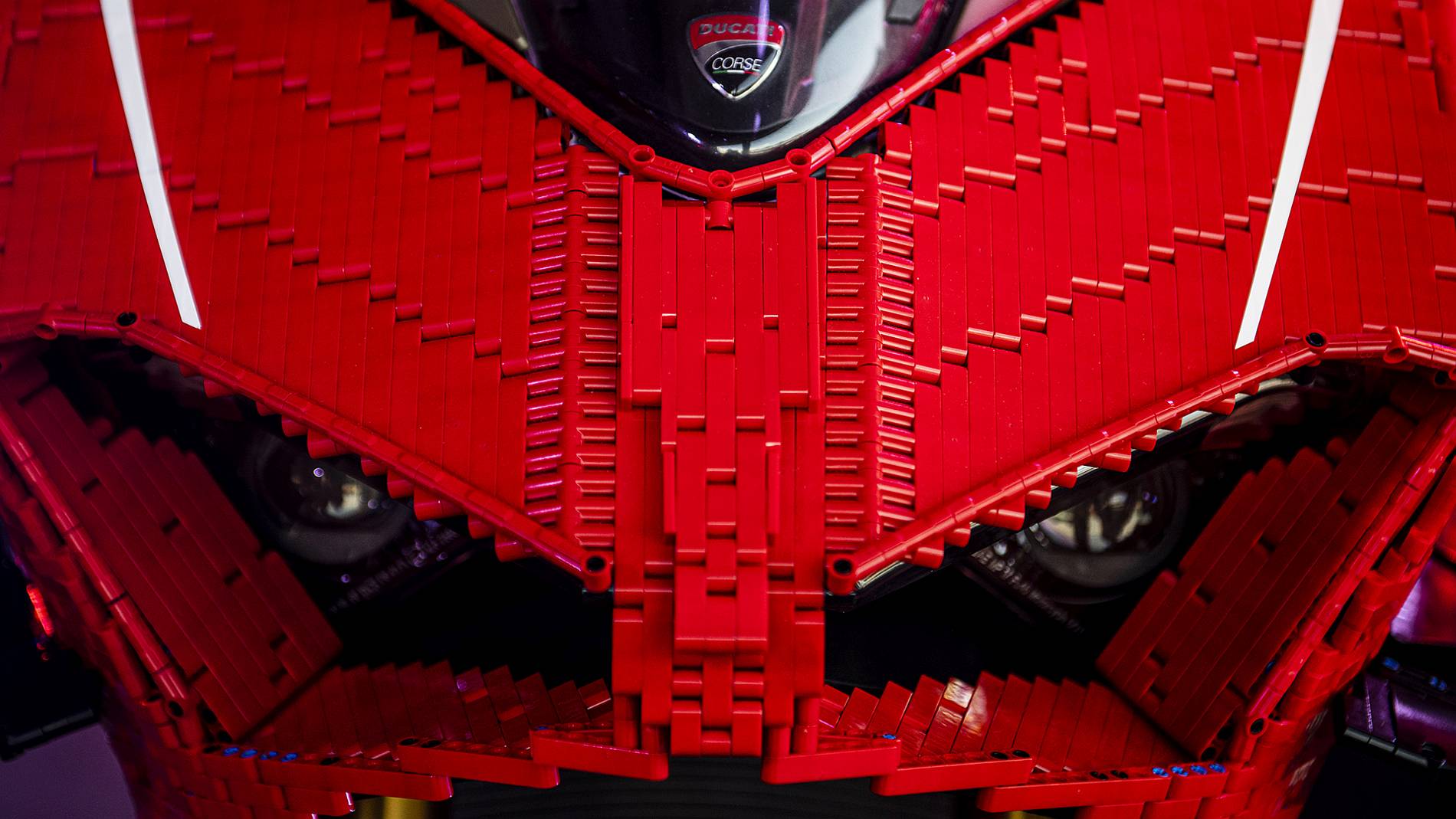 Ducati V4 R em Lego à escala 11 (3)