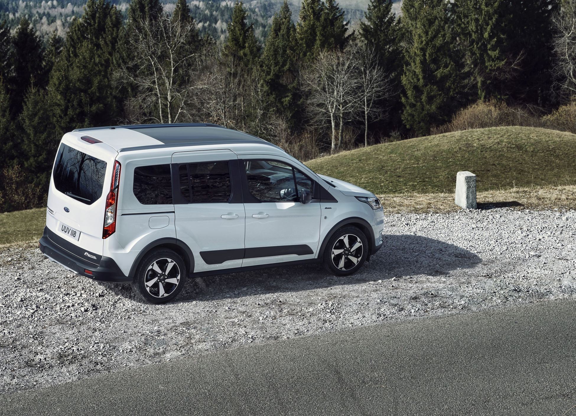 FORD_2020_TOURNEO_CONNECT_ACTIVE-01