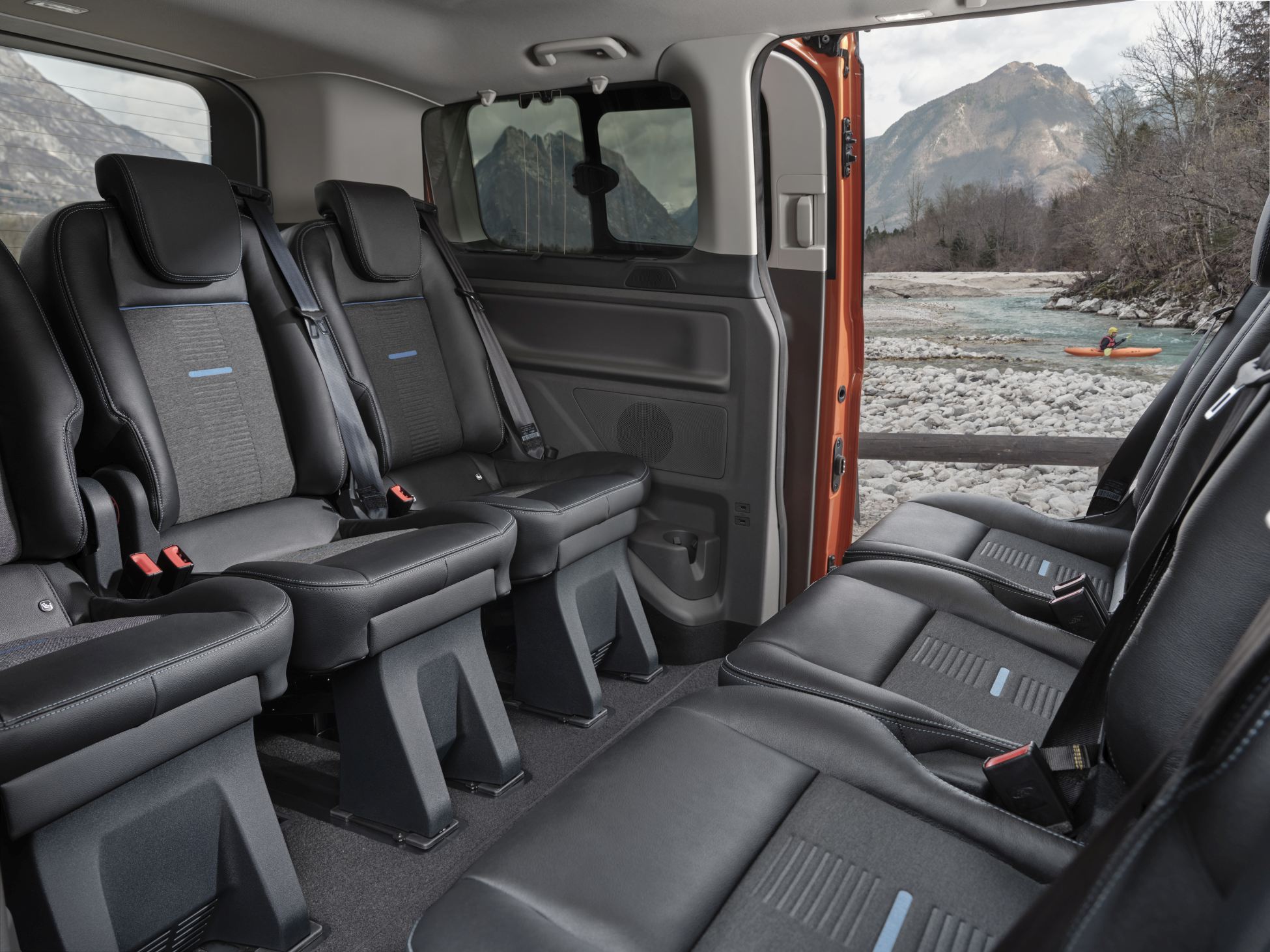 FORD_2020_TOURNEO_CUSTOM_ACTIVE-05